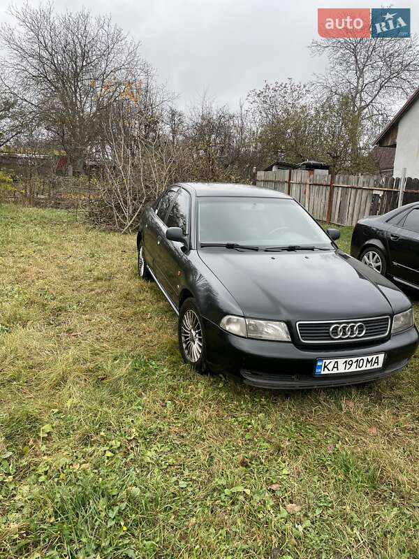 Седан Audi A4 1996 в Василькове