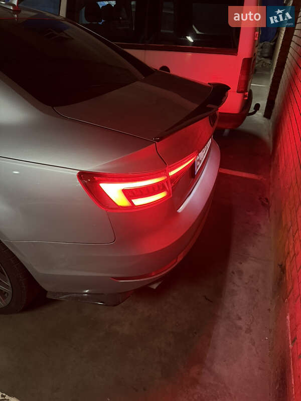 Седан Audi A4 2016 в Стрию