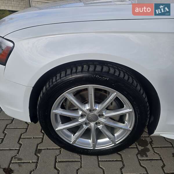 Седан Audi A4 2015 в Кутах