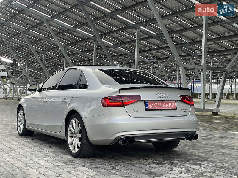 Седан Audi A4 2013 в Львове