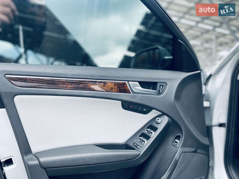 Седан Audi A4 2013 в Львове