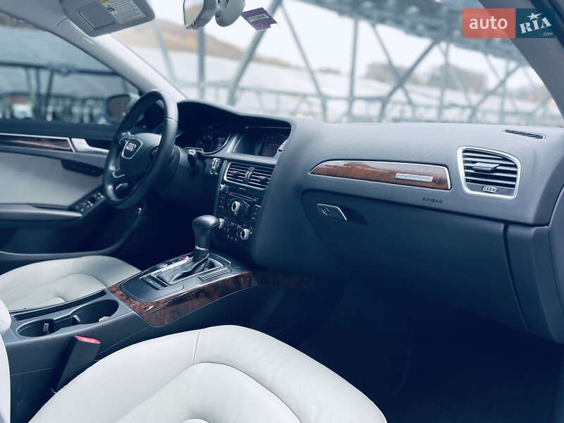 Седан Audi A4 2013 в Львове