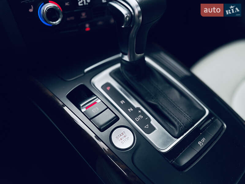 Седан Audi A4 2013 в Львове