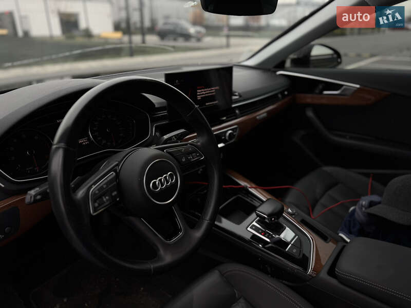 Седан Audi A4 2021 в Ужгороді
