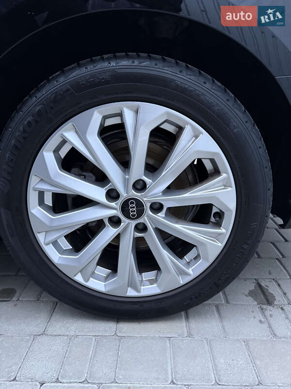 Седан Audi A4 2023 в Днепре