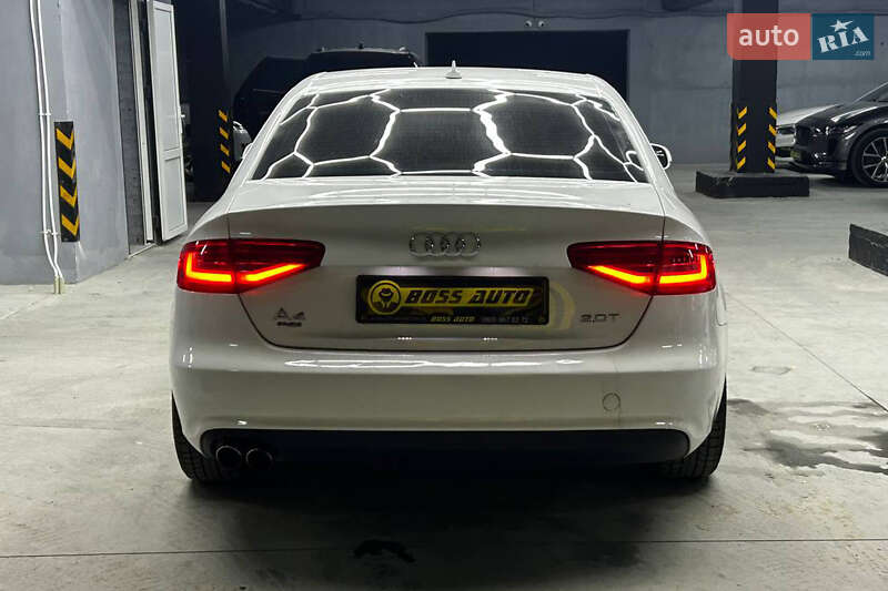Седан Audi A4 2012 в Черновцах