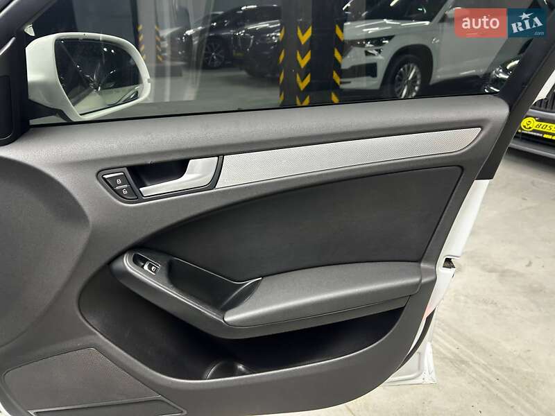 Седан Audi A4 2012 в Черновцах