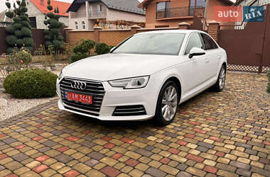 Седан Audi A4 2017 в Мукачево