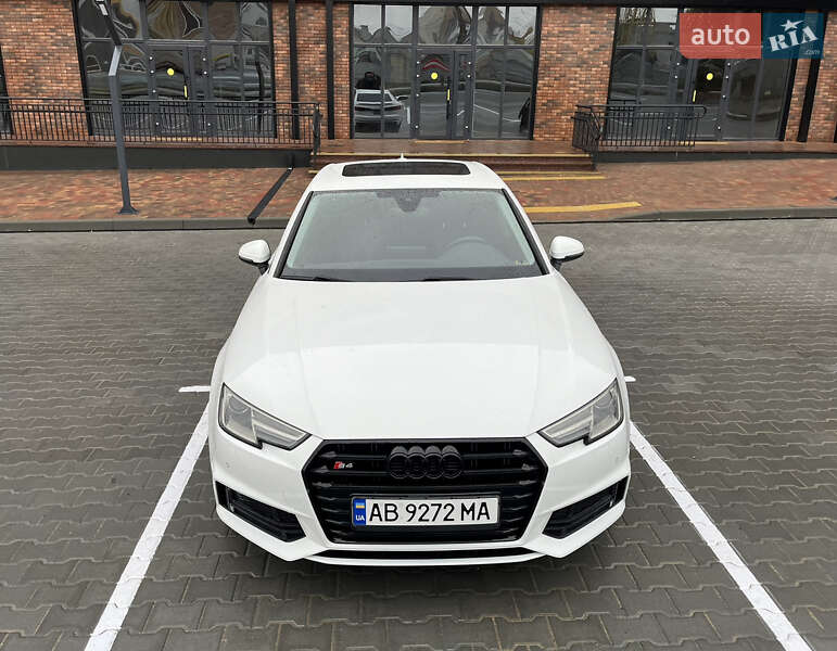 Седан Audi A4 2016 в Виннице