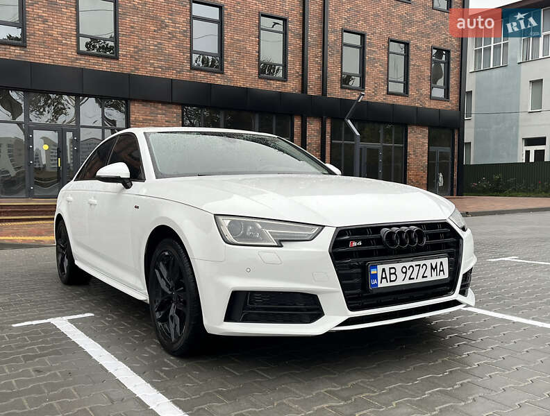 Седан Audi A4 2016 в Виннице