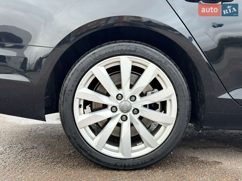Седан Audi A4 2016 в Сумах