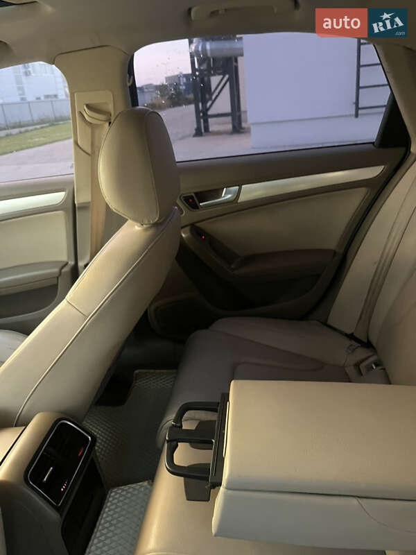 Седан Audi A4 2009 в Луцке