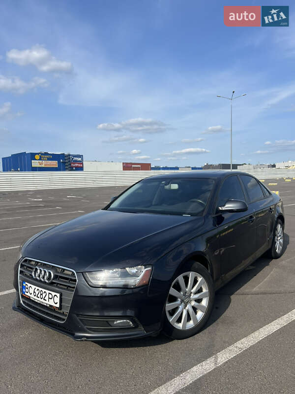 Седан Audi A4 2013 в Львові