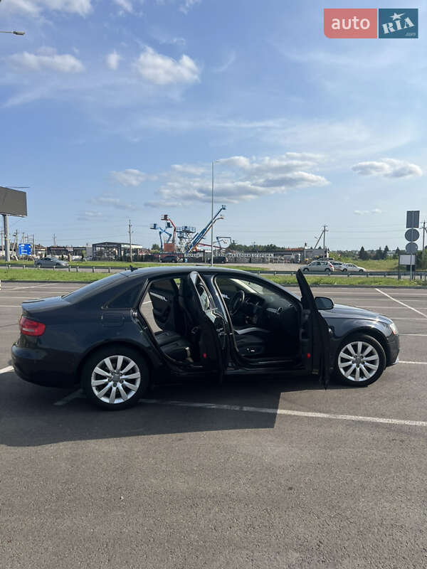 Седан Audi A4 2013 в Львові