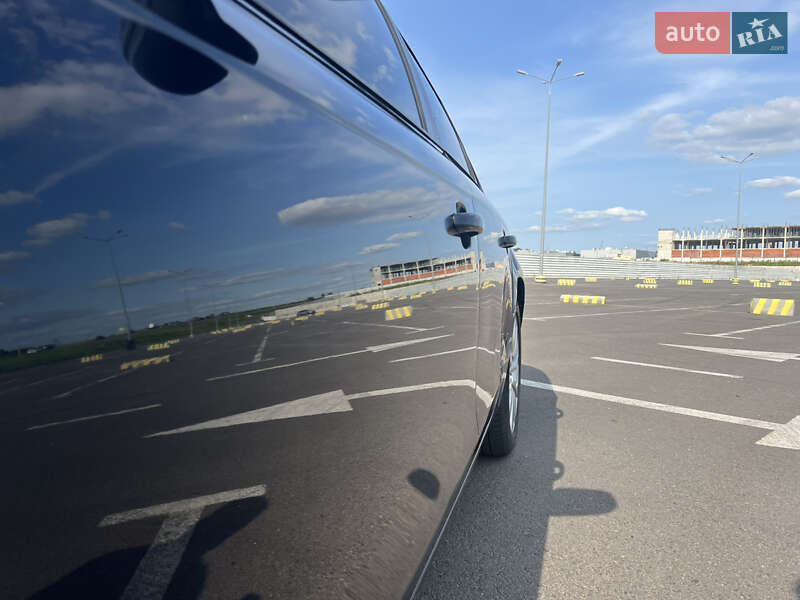 Седан Audi A4 2013 в Львові