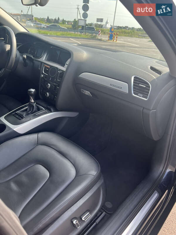 Седан Audi A4 2013 в Львові