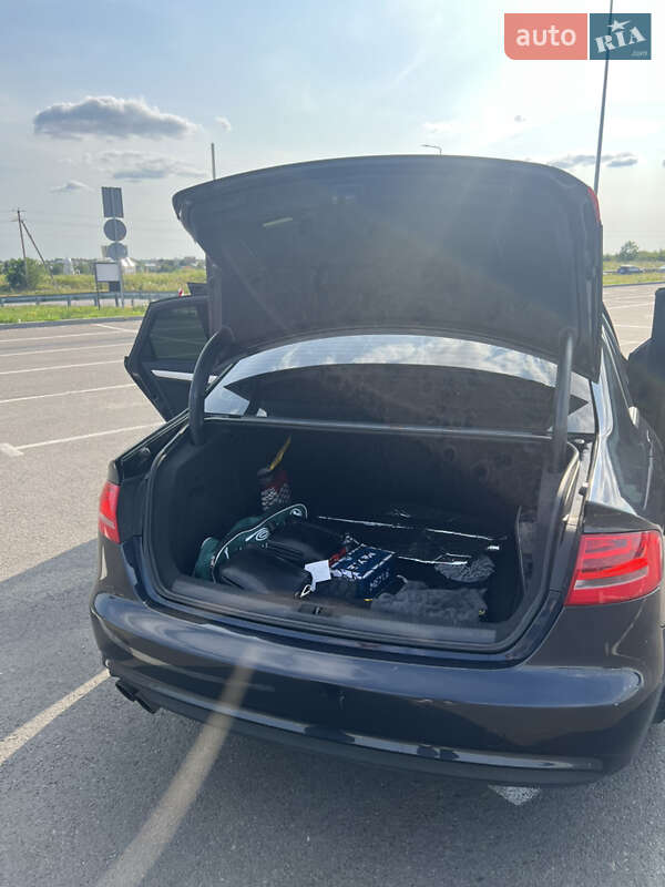 Седан Audi A4 2013 в Львові