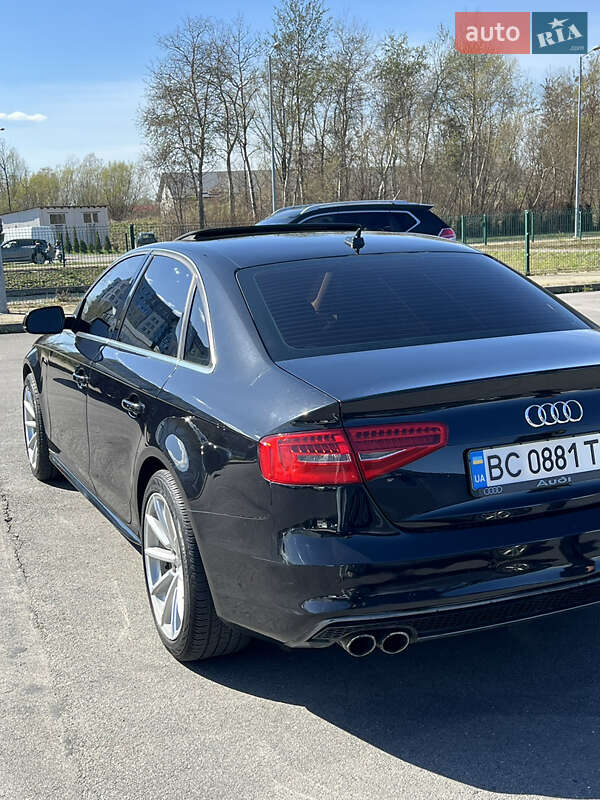 Седан Audi A4 2014 в Львові