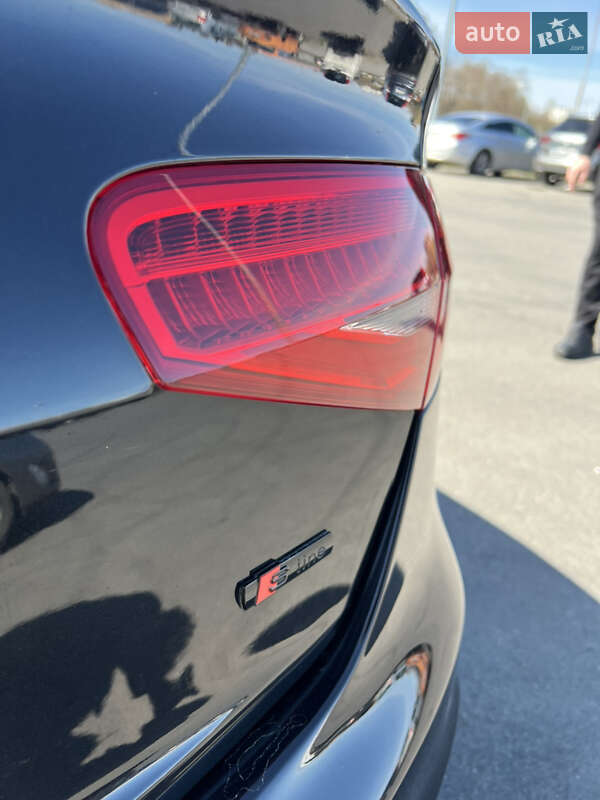 Седан Audi A4 2014 в Львові