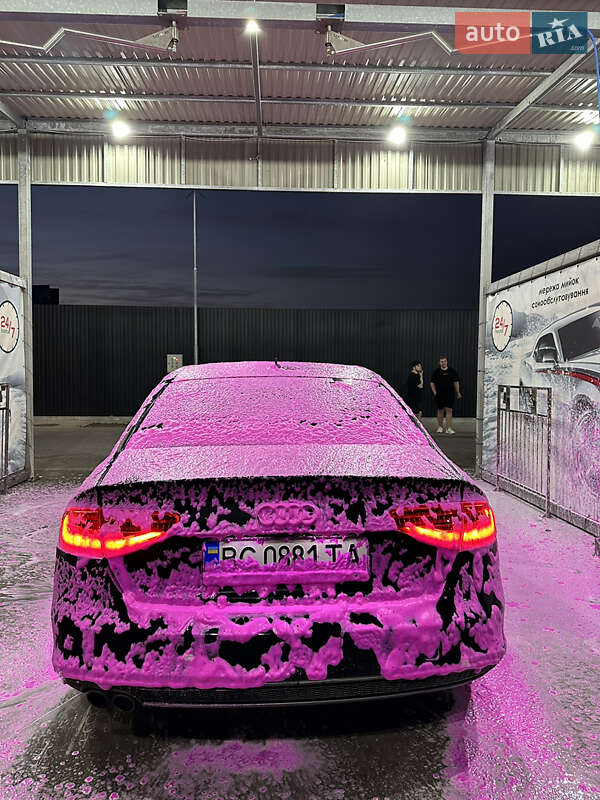 Седан Audi A4 2014 в Львові