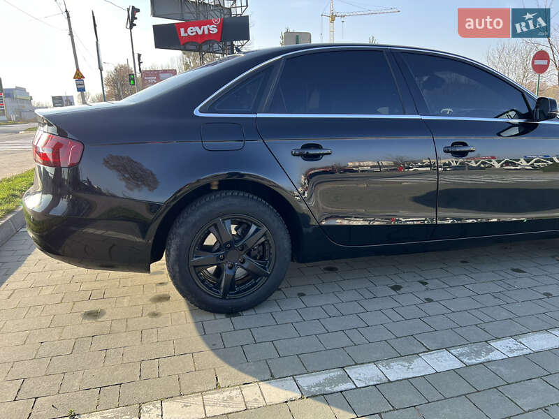 Седан Audi A4 2012 в Хмельницькому