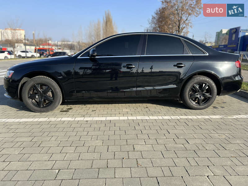 Седан Audi A4 2012 в Хмельницькому