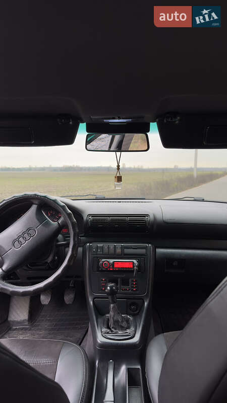 Седан Audi A4 1996 в Бородянці