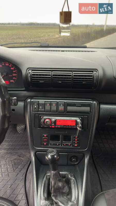 Седан Audi A4 1996 в Бородянці