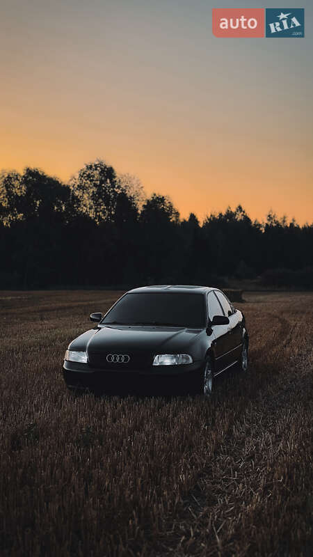 Седан Audi A4 1996 в Бородянці