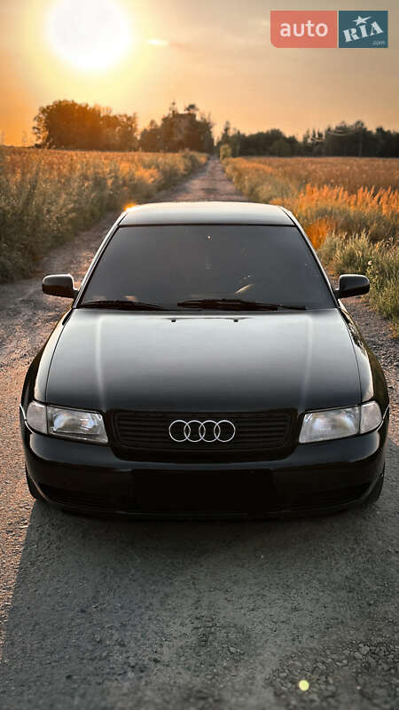 Седан Audi A4 1996 в Бородянці