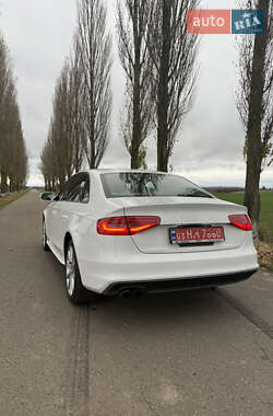 Седан Audi A4 2014 в Луцке