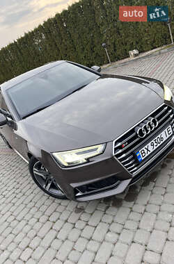Седан Audi A4 2016 в Дунаевцах
