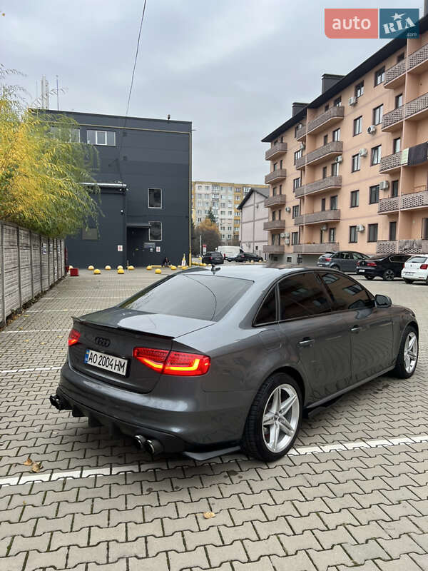 Седан Audi A4 2014 в Львові