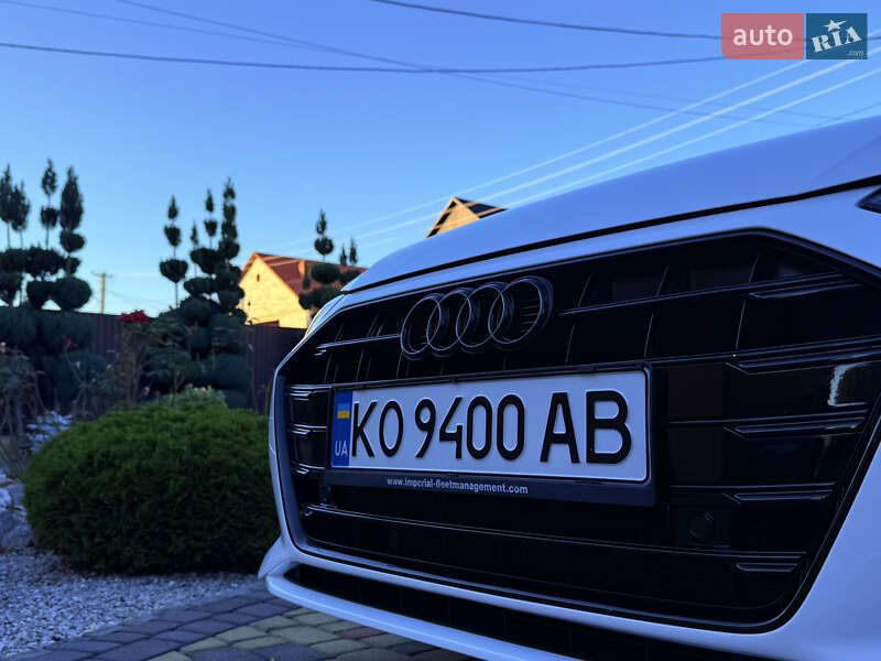 Универсал Audi A4 2022 в Мукачево