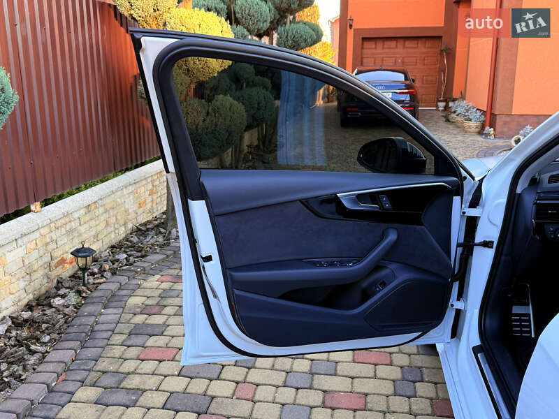 Универсал Audi A4 2022 в Мукачево