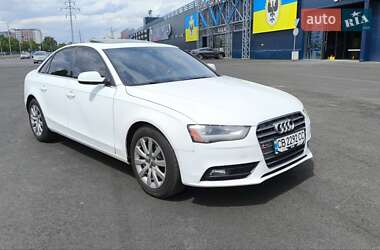 Седан Audi A4 2012 в Чернигове