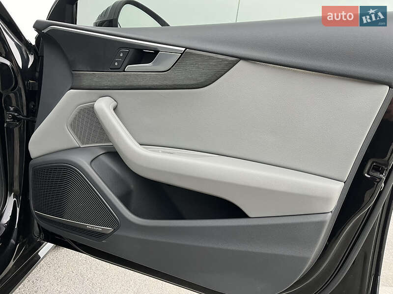 Седан Audi A4 2018 в Львові