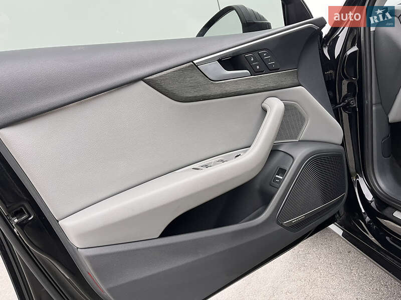 Седан Audi A4 2018 в Львові