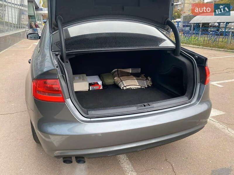 Седан Audi A4 2013 в Києві