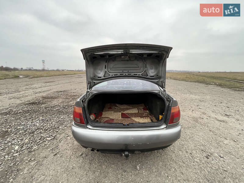 Седан Audi A4 1997 в Погребище