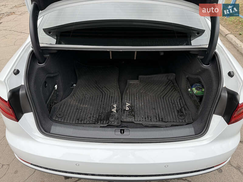 Седан Audi A4 2018 в Києві
