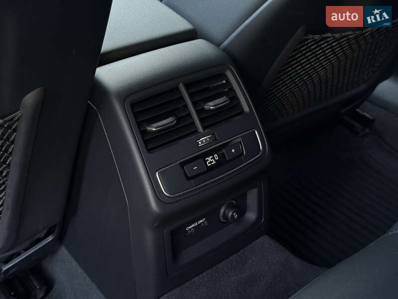 Седан Audi A4 2021 в Луцьку
