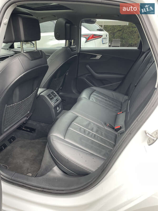 Седан Audi A4 2017 в Львове