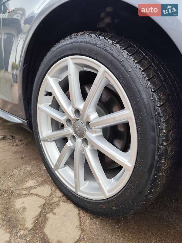 Седан Audi A4 2015 в Чернігові