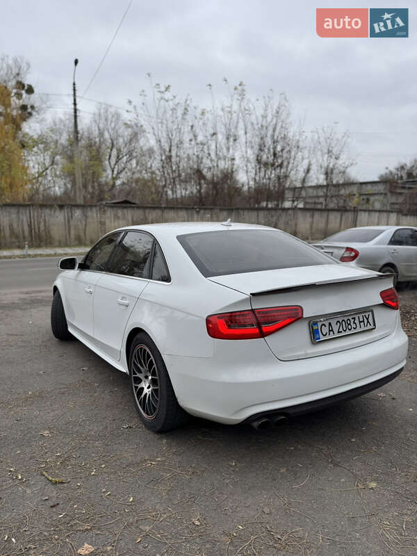 Седан Audi A4 2012 в Смілі