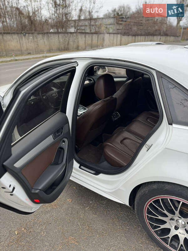 Седан Audi A4 2012 в Смілі