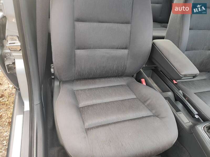 Седан Audi A4 1999 в Павлограді