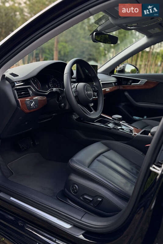 Седан Audi A4 2023 в Каменке-Бугской