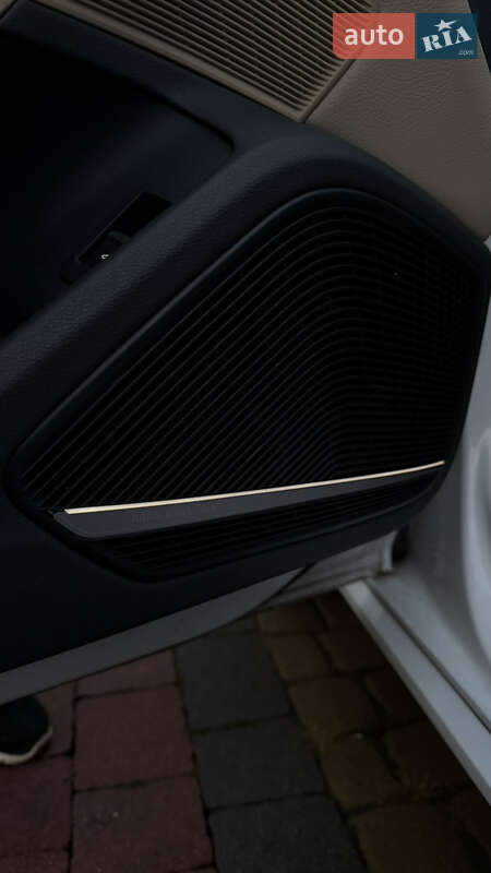 Седан Audi A4 2016 в Львові