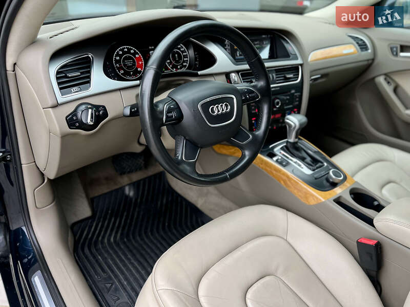 Седан Audi A4 2010 в Одессе